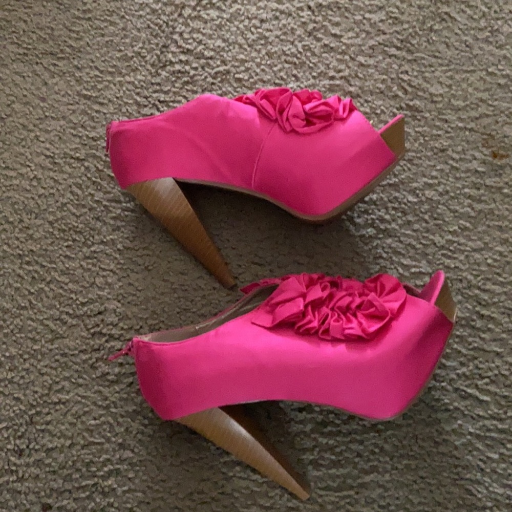 Shoe - Picture 3 of 3